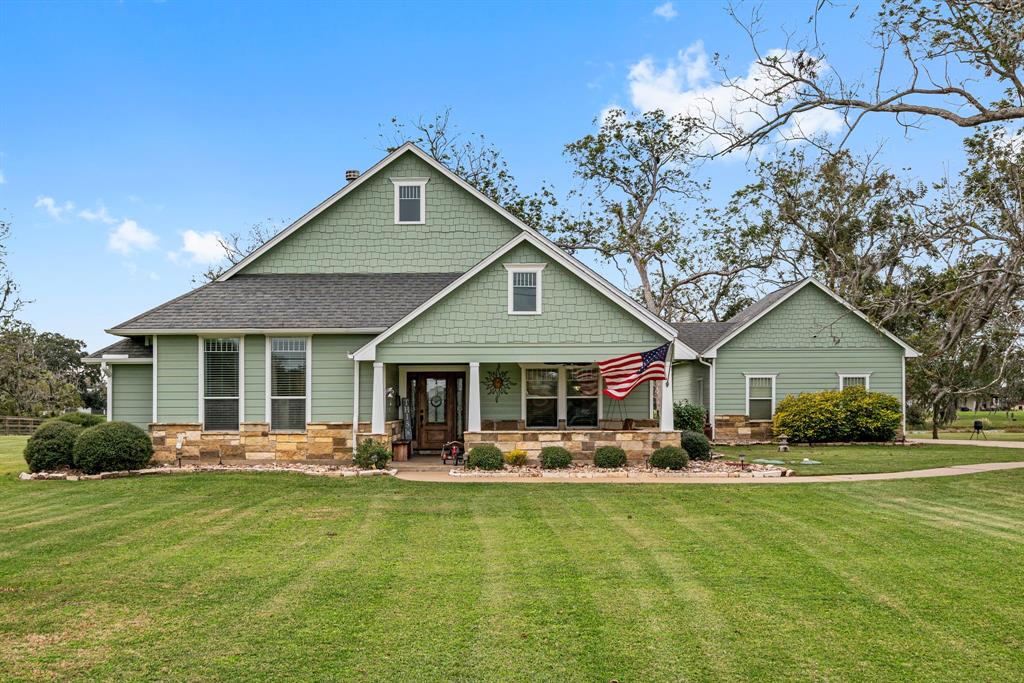 438 Winchester Trail, Angleton, Texas image 1