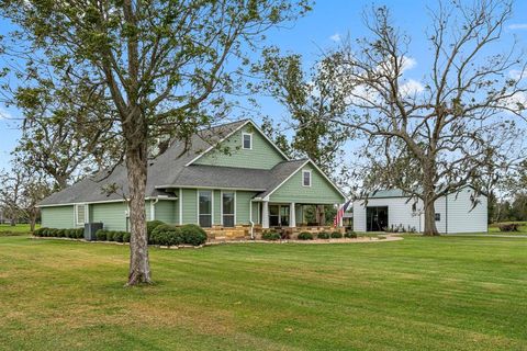 A home in Angleton