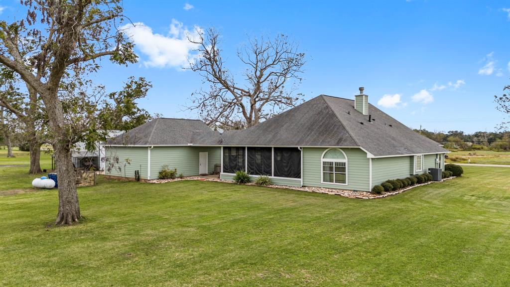 438 Winchester Trail, Angleton, Texas image 27