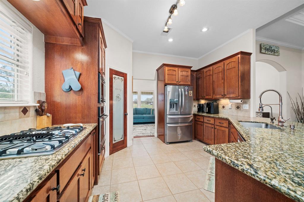 438 Winchester Trail, Angleton, Texas image 14