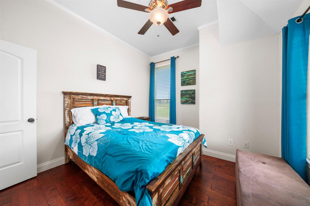 438 Winchester Trail, Angleton, Texas image 17