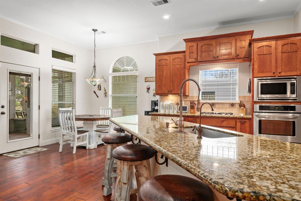 438 Winchester Trail, Angleton, Texas image 11