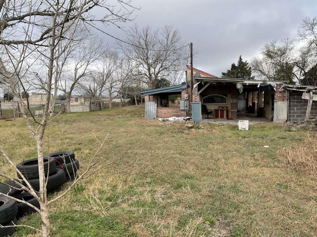County Road 18, Damon, Texas image 5