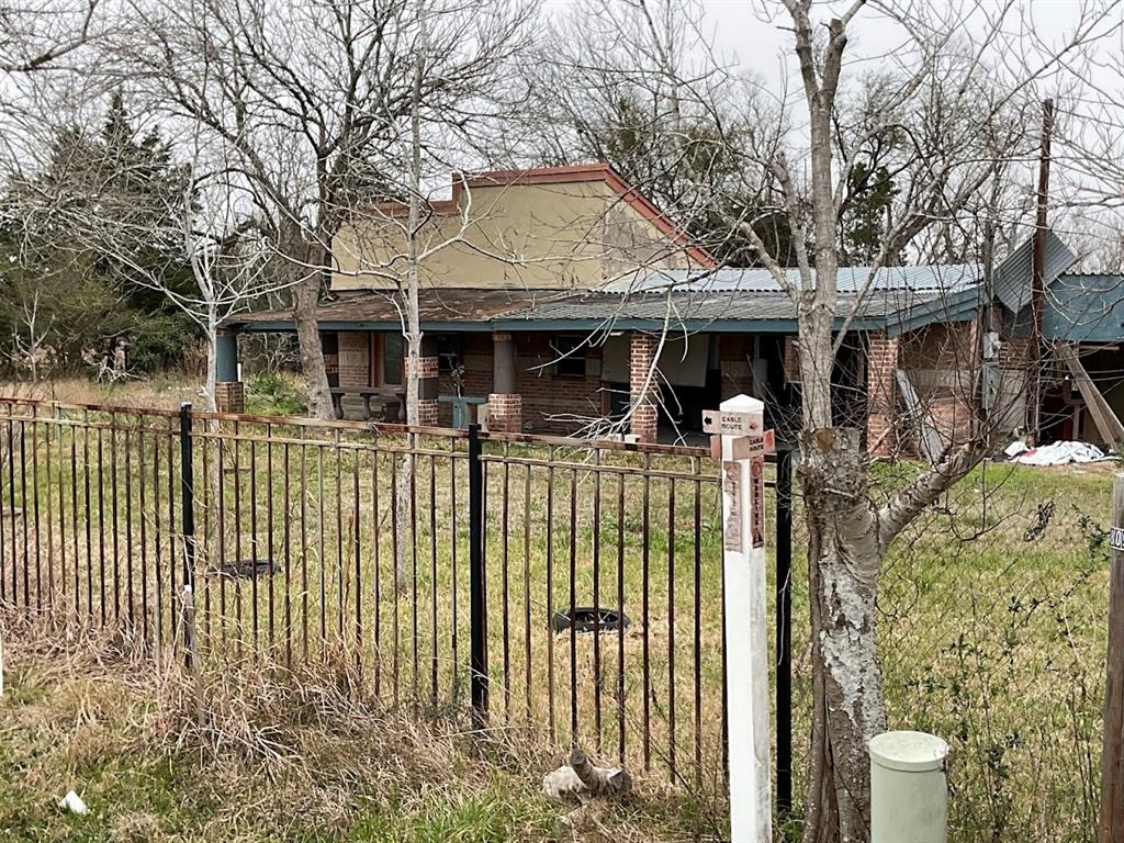 County Road 18, Damon, Texas image 1