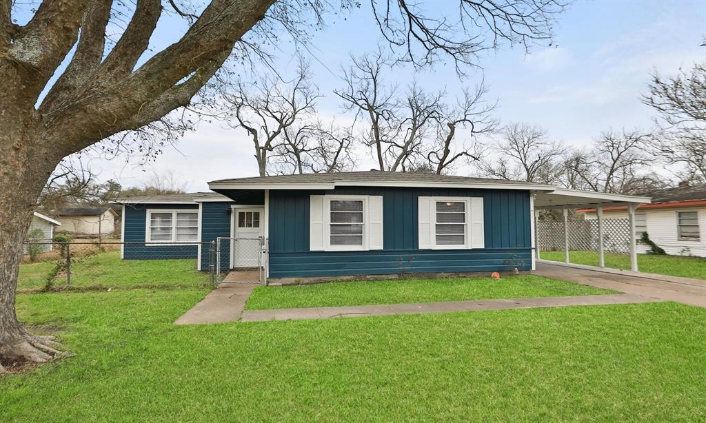 411 Honeysuckle Drive, La Marque, Texas image 1