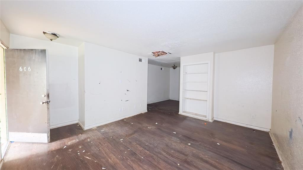 5625 Antoine Drive 606