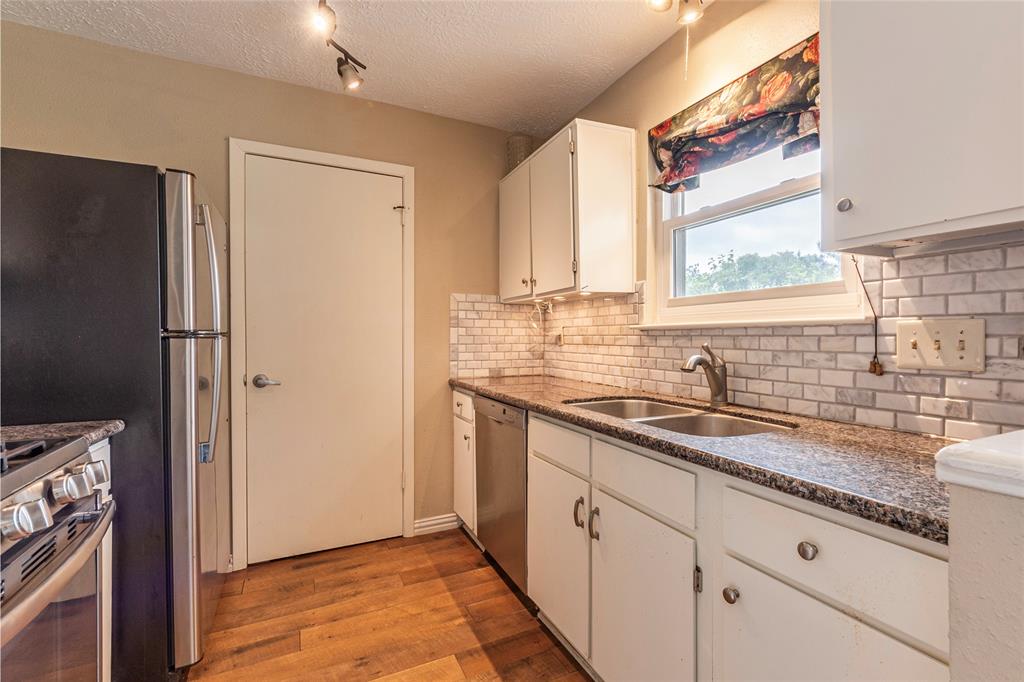 2622 N Brompton Drive, Pearland, Texas image 10