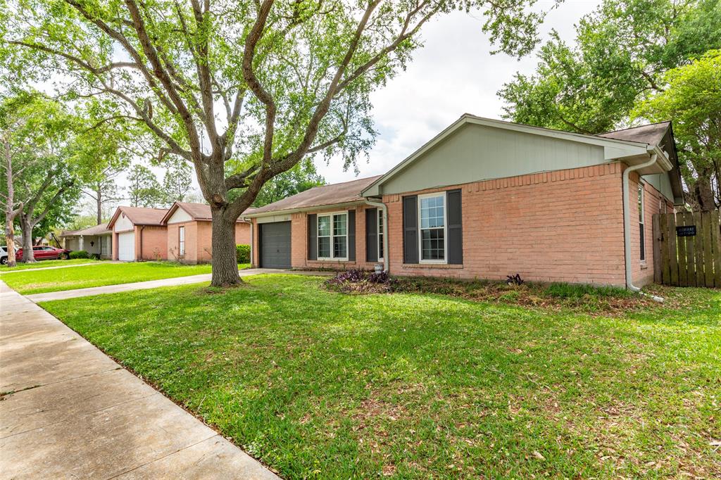 2622 N Brompton Drive, Pearland, Texas image 32