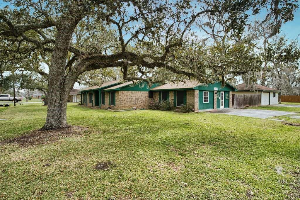 810 Mulberry Lane, Brazoria, Texas image 2