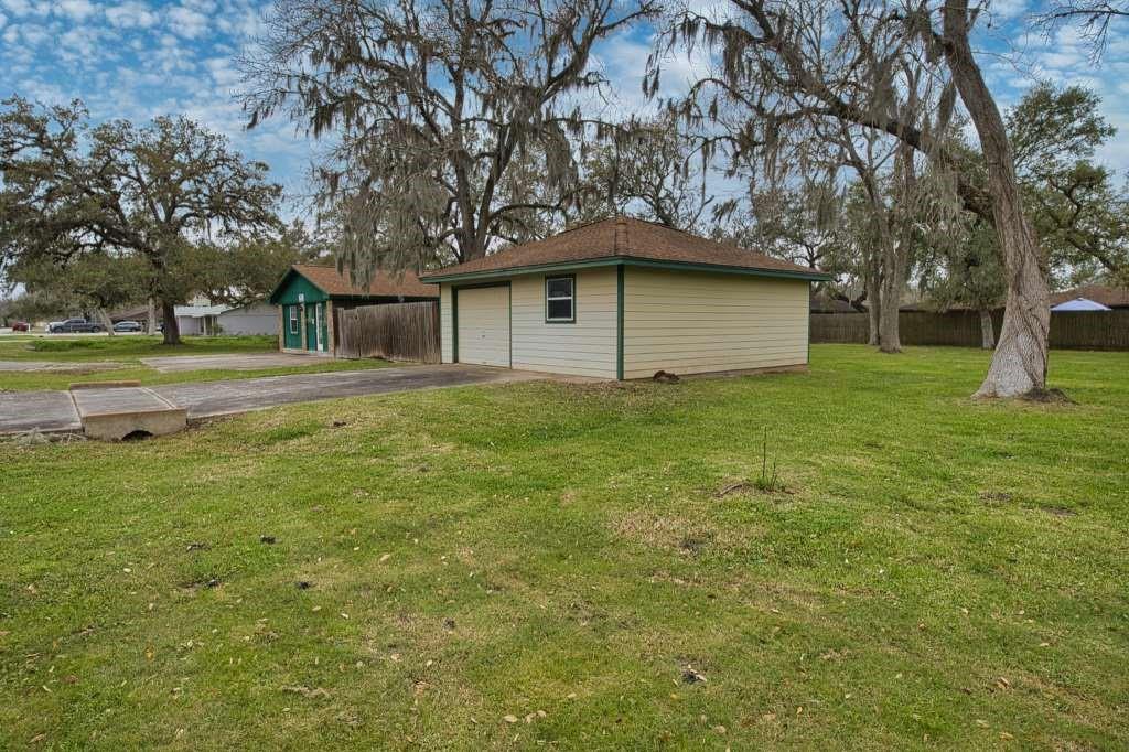 810 Mulberry Lane, Brazoria, Texas image 39