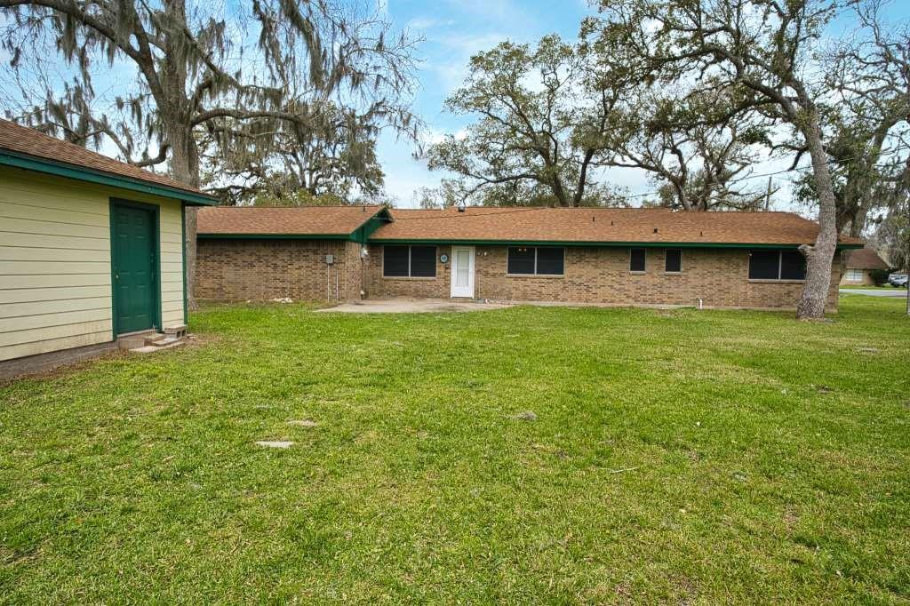 810 Mulberry Lane, Brazoria, Texas image 3