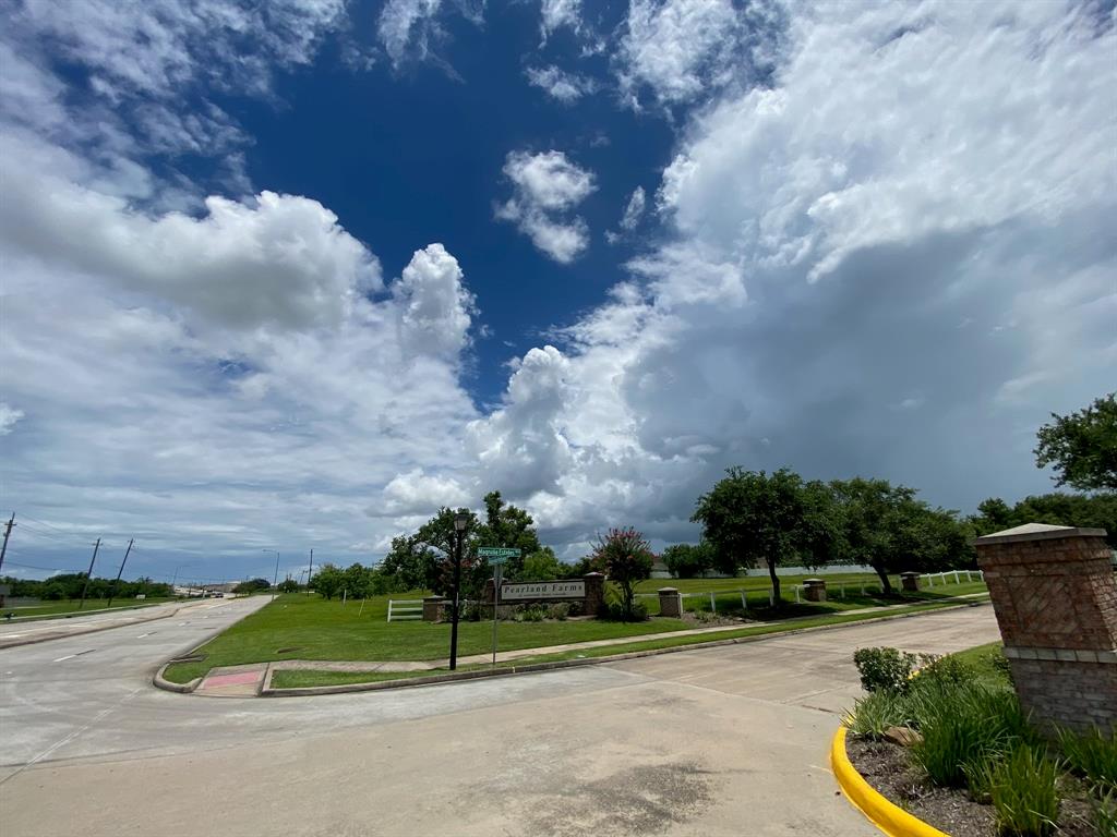 Magnolia Pkwy, Pearland, Texas image 2