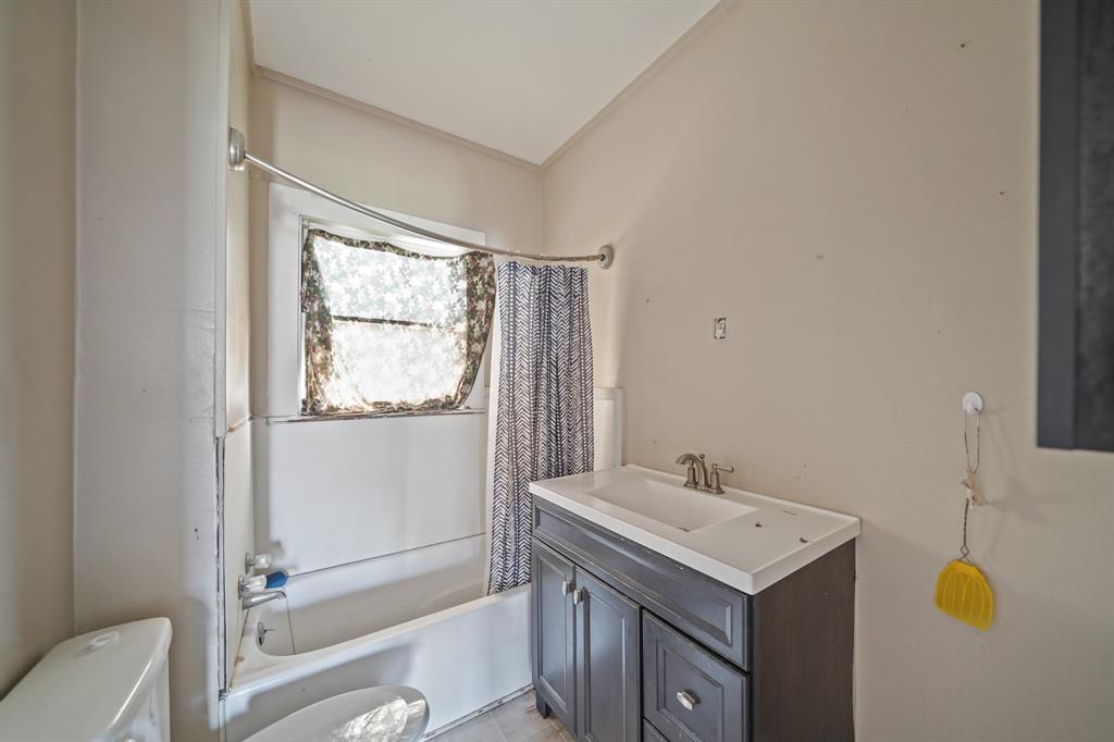1105 N Rusk Street, Wharton, Texas image 12