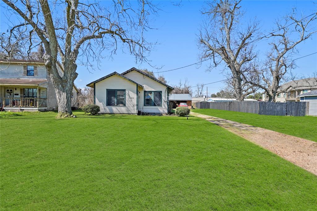1105 N Rusk Street, Wharton, Texas image 1
