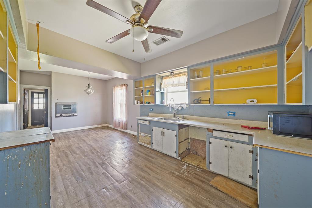 1105 N Rusk Street, Wharton, Texas image 7