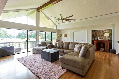 Single Family Residence in Sugar Land TX 2826 Fairway Drive 7.jpg