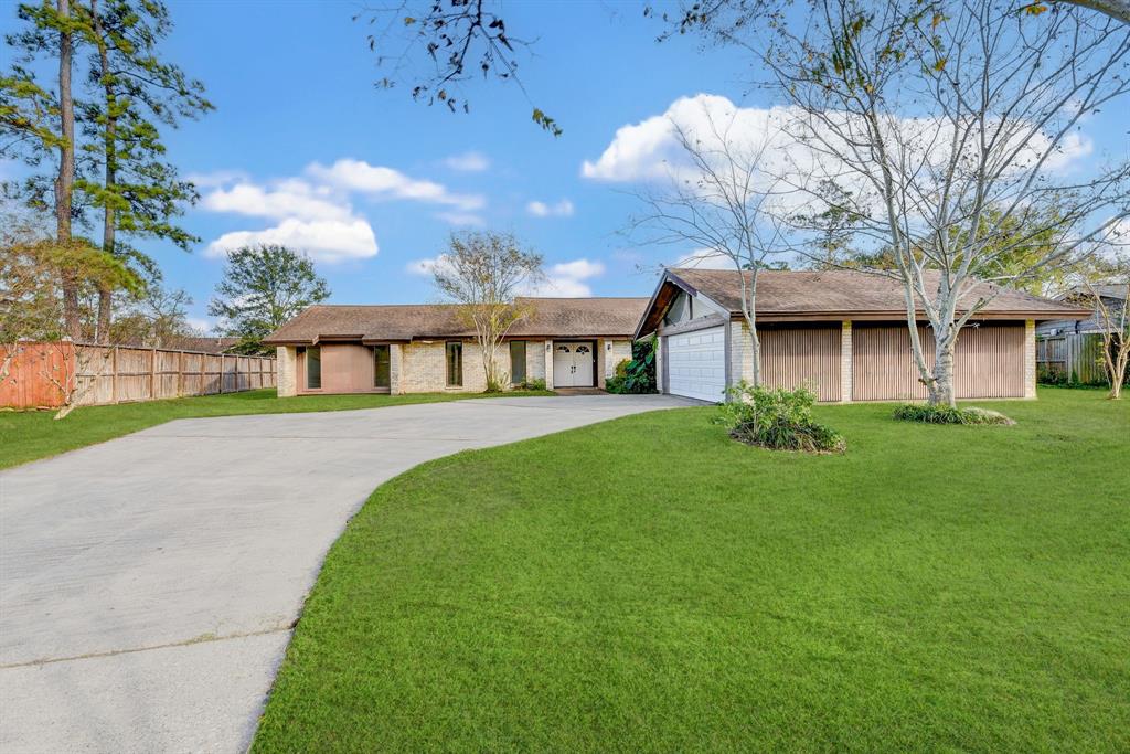 3203 Lazy Pine Lane, La Porte, Texas image 1