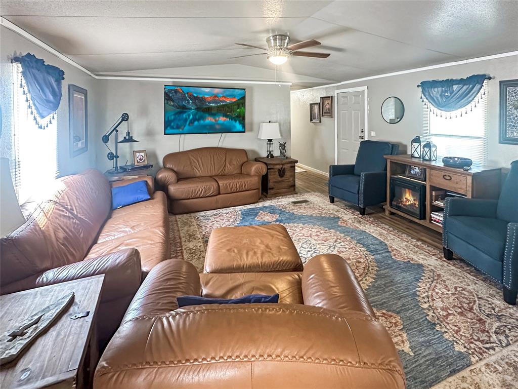 495 County Road 131, Hallettsville, Texas image 1