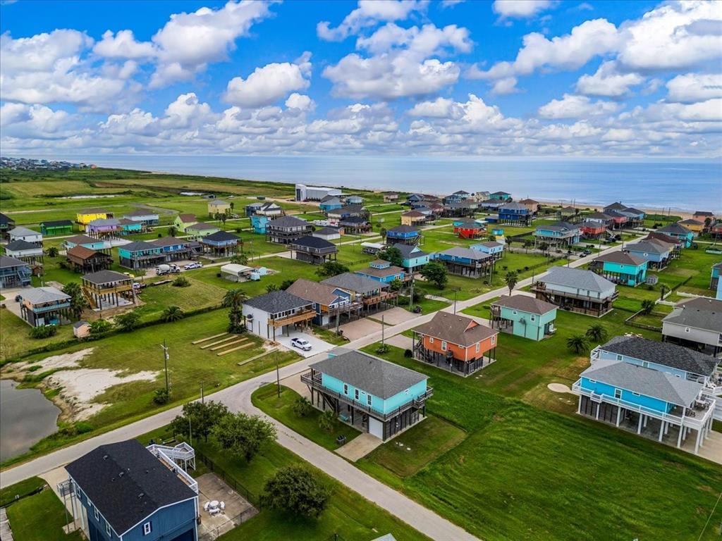 879 Wommack Dr, Crystal Beach, Texas image 7
