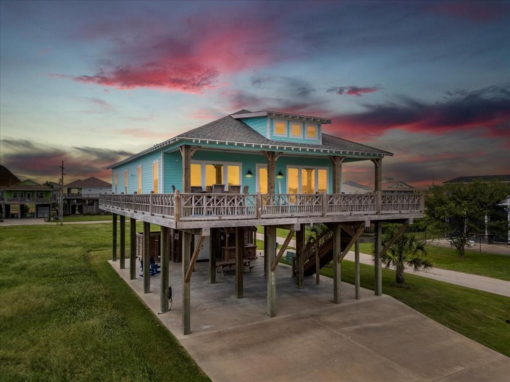 879 Wommack Dr, Crystal Beach, Texas image 1