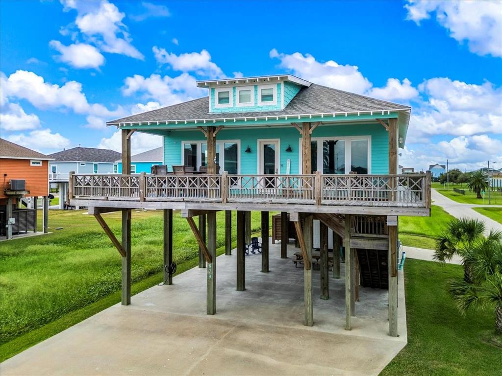 879 Wommack Dr, Crystal Beach, Texas image 2