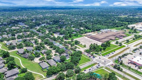 Single Family Residence in Katy TX 2911 Rushwind Court 46.jpg