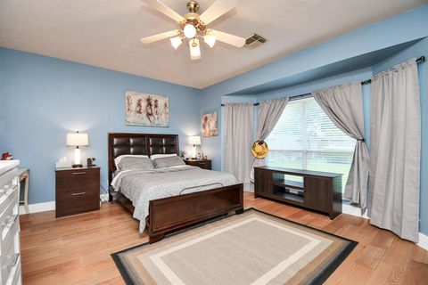 Single Family Residence in Katy TX 2911 Rushwind Court 27.jpg