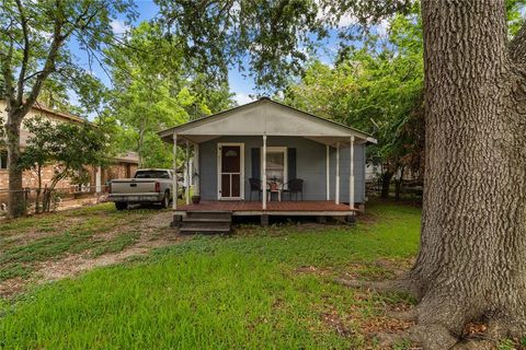 A home in Bacliff