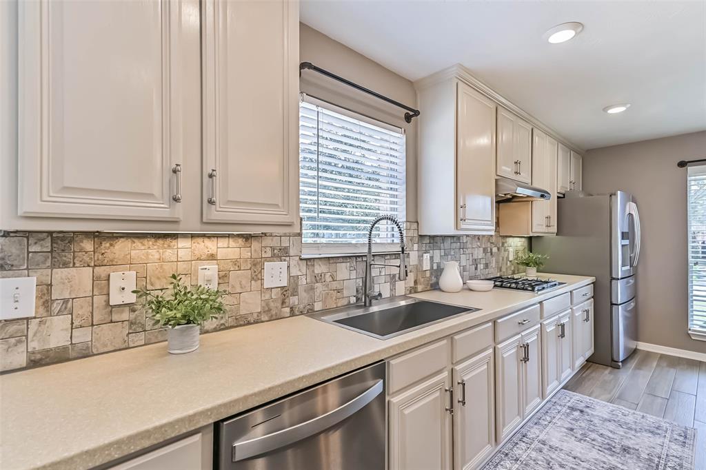 308 Willowood Drive, League City, Texas image 8