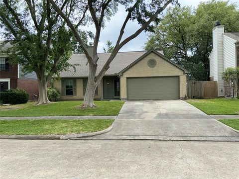 Single Family Residence in League City TX 2021 Spinnaker Drive.jpg
