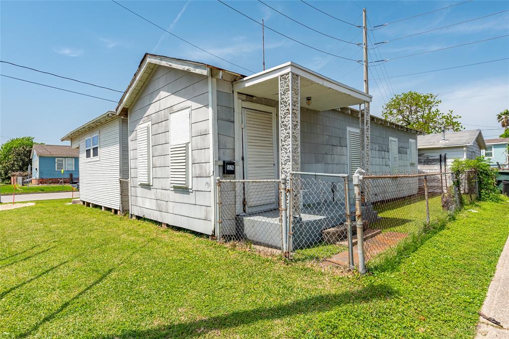 5526 Avenue Q, Galveston, Texas image 1