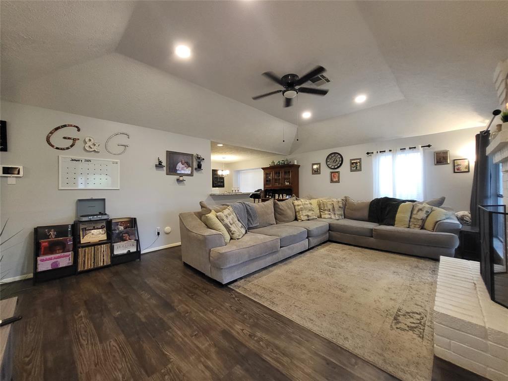 9406 Walnut Glen Drive, Houston, Texas image 2