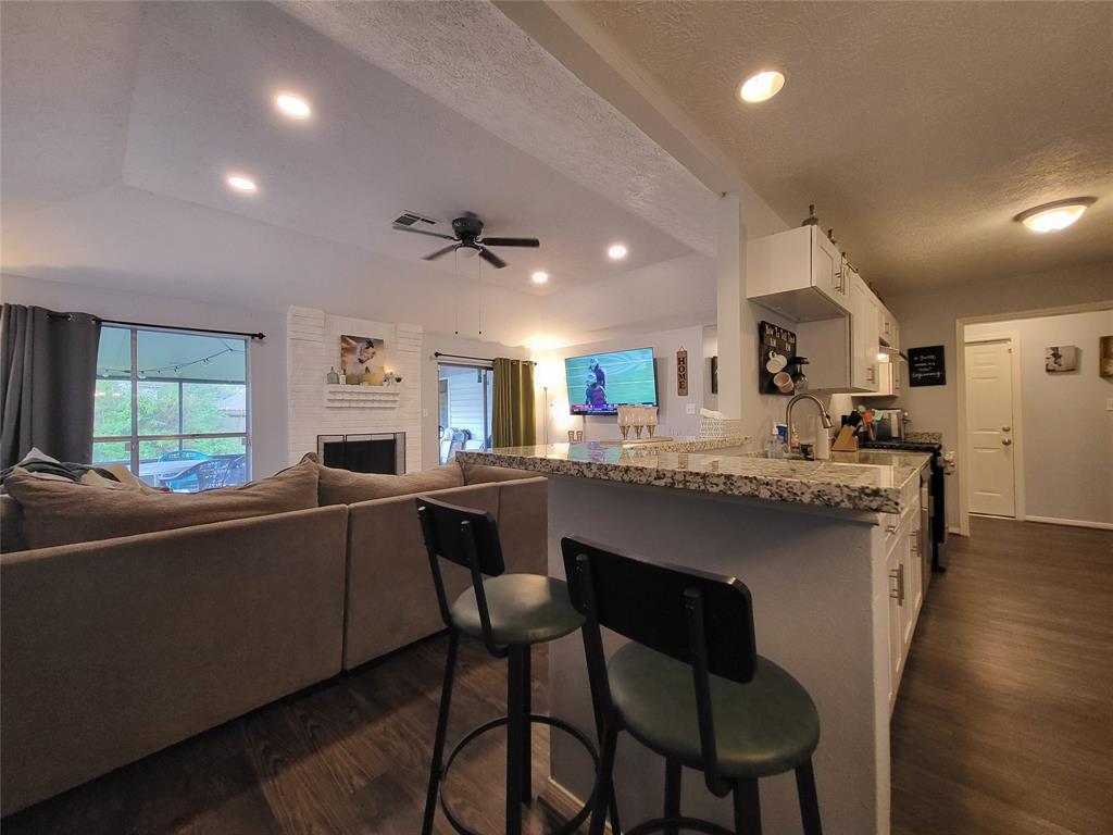 9406 Walnut Glen Drive, Houston, Texas image 8