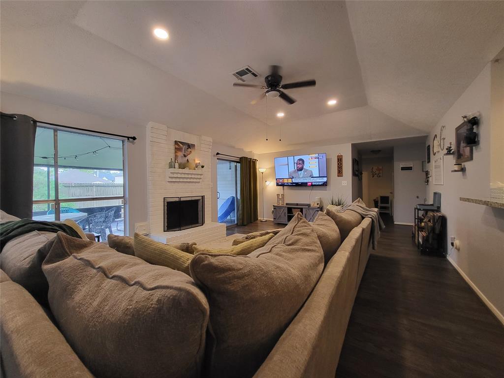 9406 Walnut Glen Drive, Houston, Texas image 7