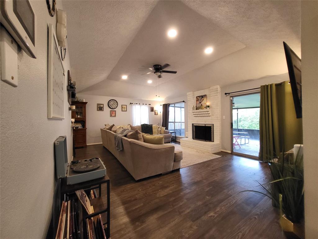9406 Walnut Glen Drive, Houston, Texas image 5