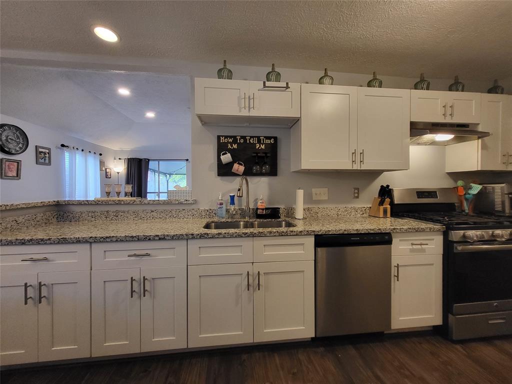 9406 Walnut Glen Drive, Houston, Texas image 6