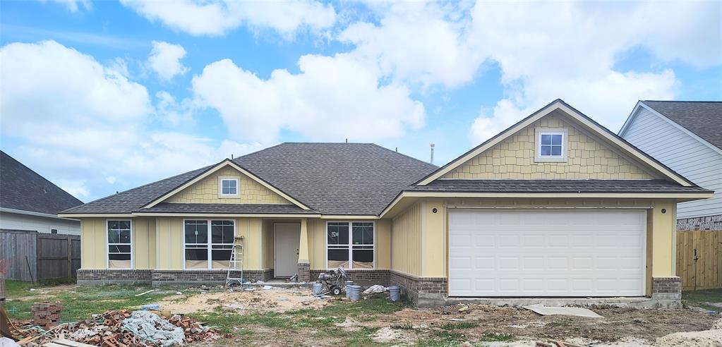 15 Gemstone Court, Angleton, Texas image 2
