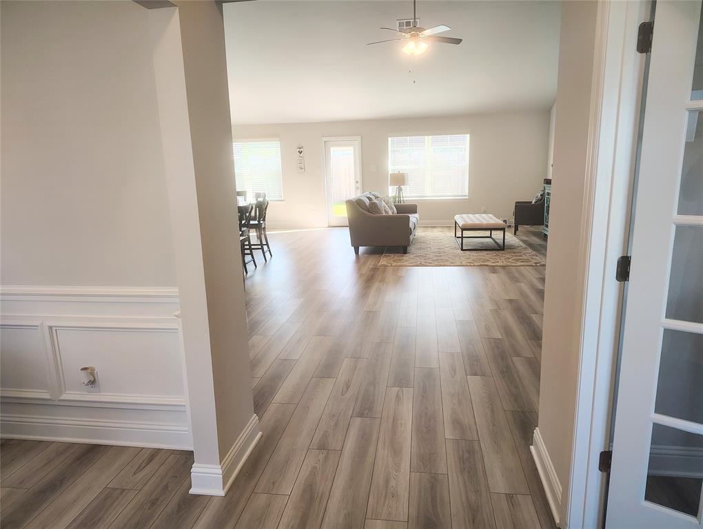 15 Gemstone Court, Angleton, Texas image 3