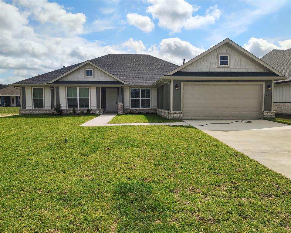 15 Gemstone Court, Angleton, Texas image 1