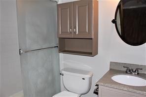 5122 Gladeside Drive, Katy, Texas image 11