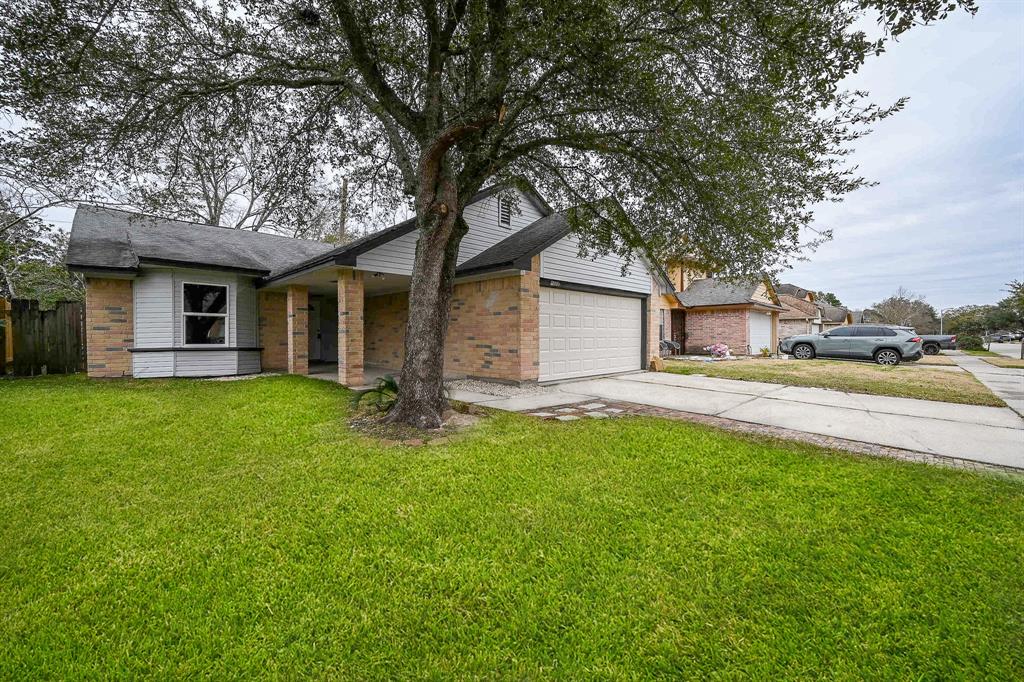 24222 Spring Sunset Drive, Spring, Texas image 3