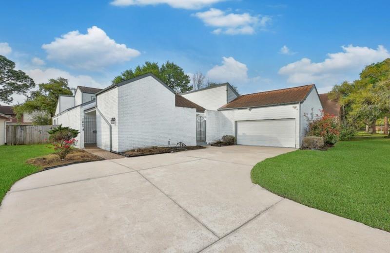 7607 Bankside Drive, Houston, Texas image 1