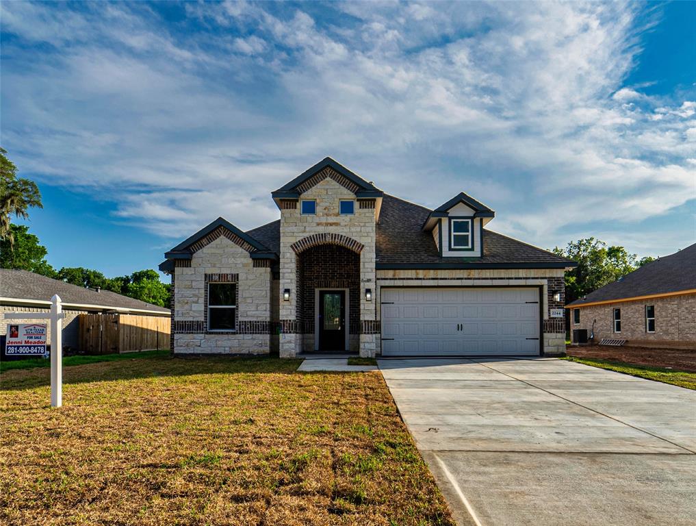 Photo 1 of 26 — 2244 Ridgewood Drive, West Columbia, TX 77486