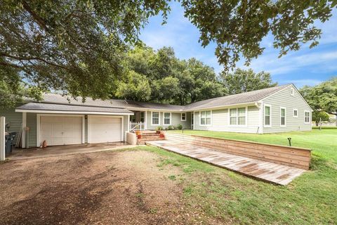 A home in Sealy