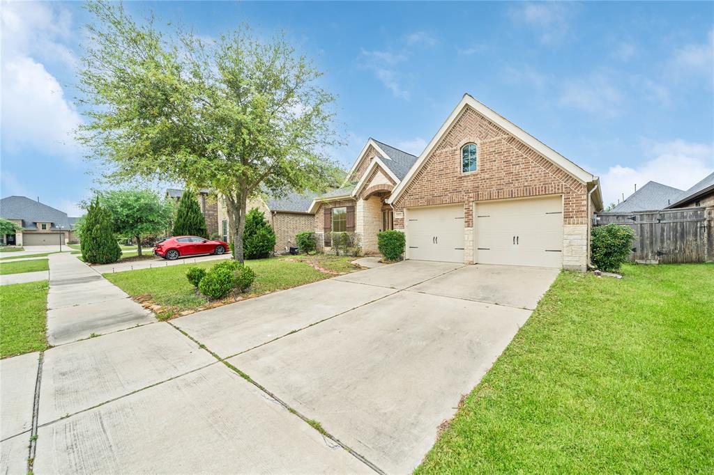 29154 Marina Point Lane, Fulshear, Texas image 3