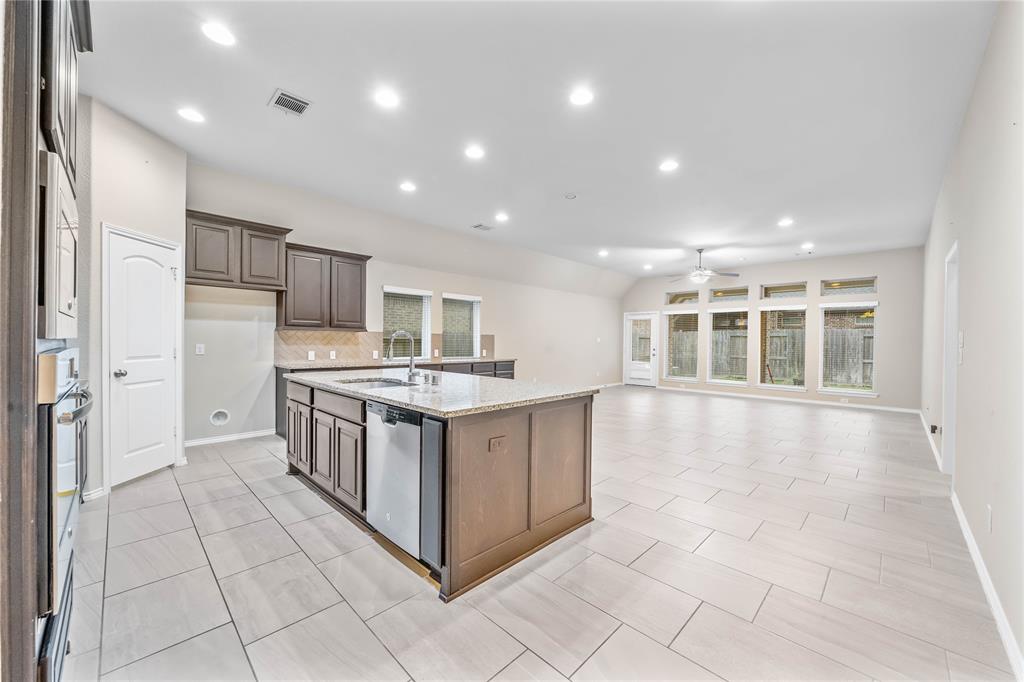 29154 Marina Point Lane, Fulshear, Texas image 23