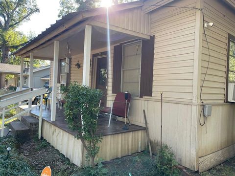 A home in Crockett