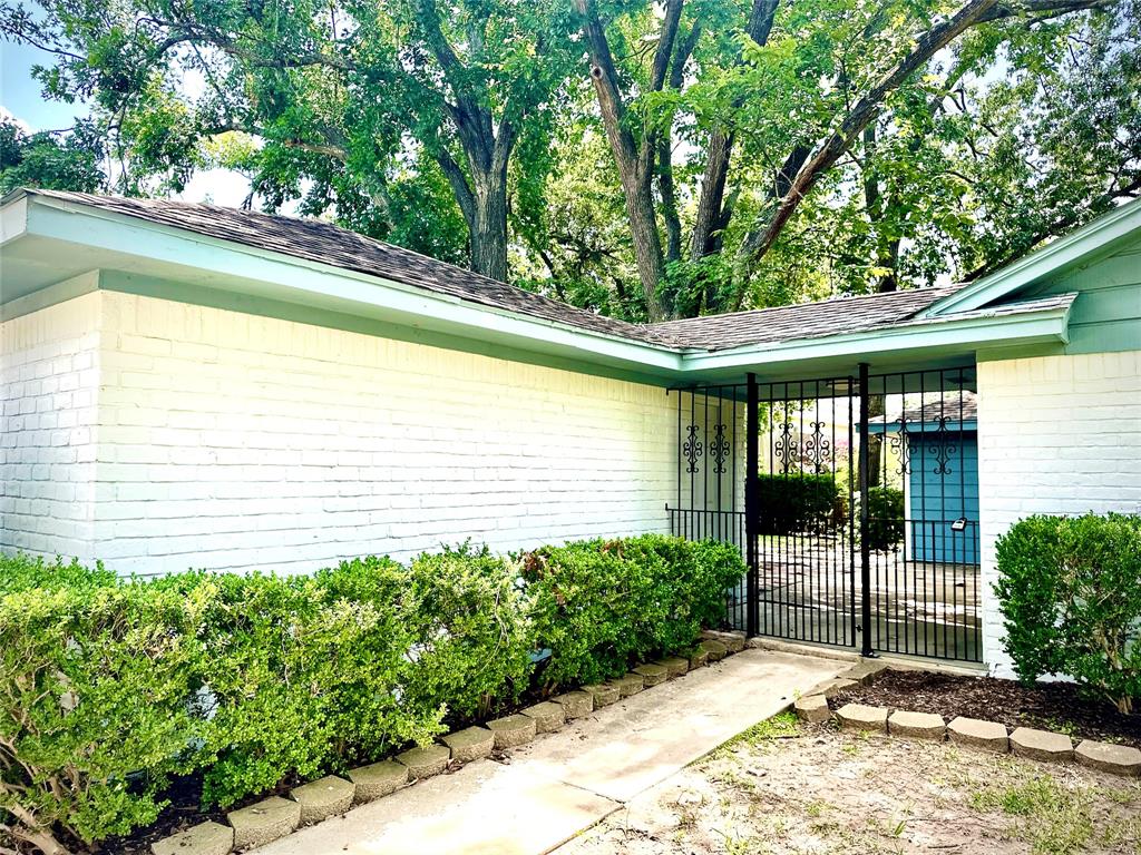10903 Holly Springs Drive