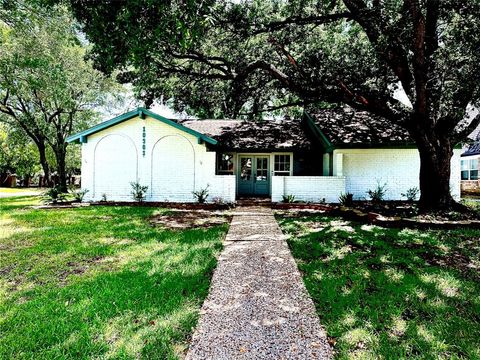 Photo of 10903 Holly Springs Drive, Houston, TX 77042 (MLS # 97417742)
