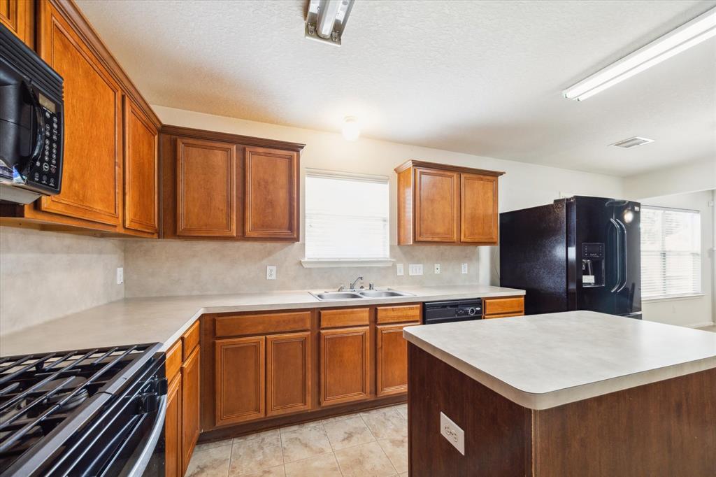 20203 Stonegrove Court, Tomball, Texas image 6